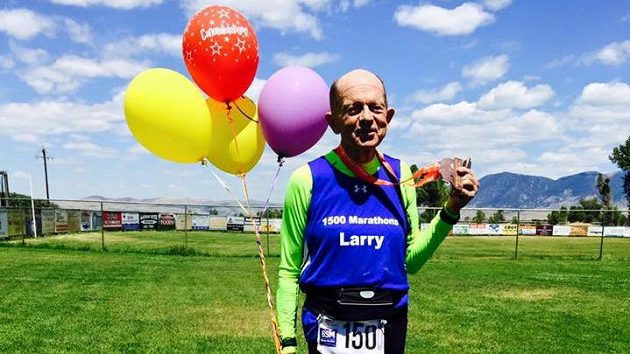 Larry Macon je velký sportovec. Právě uběhl maratón číslo 1500! Larry Macon je velký sportovec. Právě uběhl maratón číslo 1500!