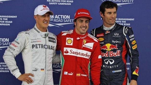 Vítěz kvalifikace Fernando Alonso (uprostřed), vpravo druhý Mark Webber a vlevo třetí Michael Schumacher. Vítěz kvalifikace Fernando Alonso (uprostřed), vpravo druhý Mark Webber a vlevo třetí Michael Schumacher.
