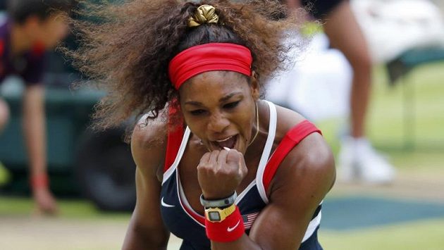 Americká tenistka Serena Williamsová se hecuje ve finále olympijského turnaje proti Marii Šarapovové Americká tenistka Serena Williamsová se hecuje ve finále olympijského turnaje proti Marii Šarapovové