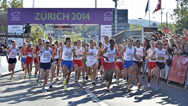 Maratónci na startu závodu v rámci atletického ME v Curychu. Maratónci na startu závodu v rámci atletického ME v Curychu.