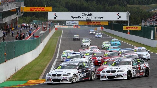 České duo vede startovní pole ve Spa. Vpravo Michal Matějovský, vlevo Petr Fulín. České duo vede startovní pole ve Spa. Vpravo Michal Matějovský, vlevo Petr Fulín.