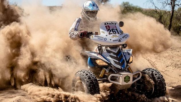 Český závodník Zdeněk Tůma se na čtyřkolce v barvách týmu Barth Racing předvede na Dakaru. Český závodník Zdeněk Tůma se na čtyřkolce v barvách týmu Barth Racing předvede na Dakaru.