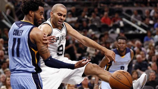 Basketbalisté San Antonia vedou v prvním kole play off NBA nad Memphisem Grizzlies už 2:0 na zápasy. Basketbalisté San Antonia vedou v prvním kole play off NBA nad Memphisem Grizzlies už 2:0 na zápasy.