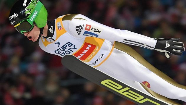 Peter Prevc pomohl v Oslu slovinskému týmu k prvnímu triumfu v letošním ročníku SP. Peter Prevc pomohl v Oslu slovinskému týmu k prvnímu triumfu v letošním ročníku SP.