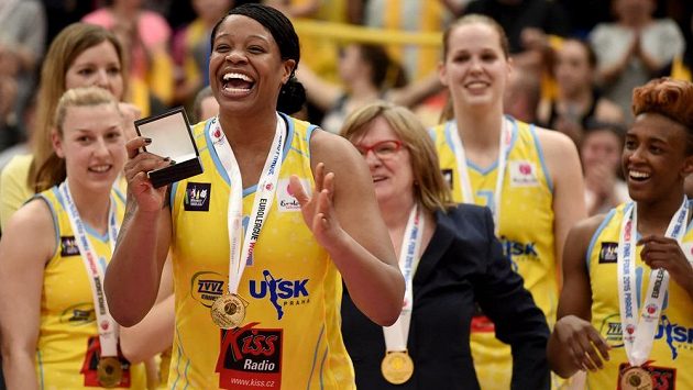Basketbalistka USK Praha Kia Vaughnová byla před dvěma lety vyhlášena nejužitečnější hráčkou Final Four. Basketbalistka USK Praha Kia Vaughnová byla před dvěma lety vyhlášena nejužitečnější hráčkou Final Four.