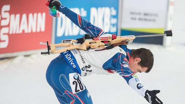 Michal Krčmář se klaní fanouškům v cíli stíhacího závodu, v němž dojel desátý. Michal Krčmář se klaní fanouškům v cíli stíhacího závodu, v němž dojel desátý.