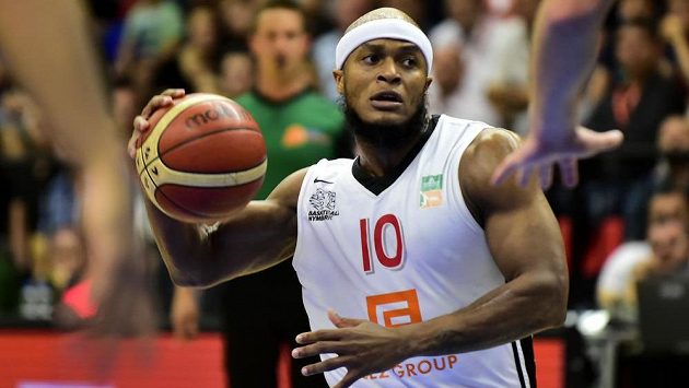 Eugene Lawrence z Nymburka při finále s Děčínem. Eugene Lawrence z Nymburka při finále s Děčínem.