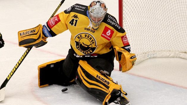 Pavel Kantor v brance Litvínova dělal na ledě Třince co mohl, dostal ale do 31. minuty tři branky. Pavel Kantor v brance Litvínova dělal na ledě Třince co mohl, dostal ale do 31. minuty tři branky.