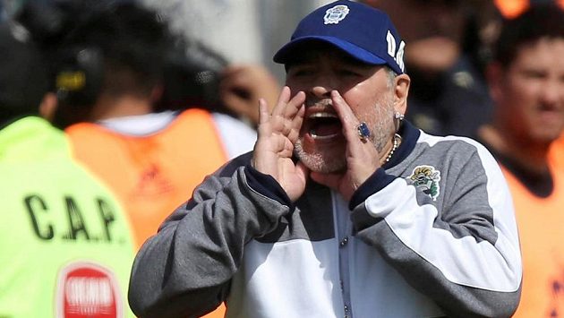 Argentinská fotbalová legenda Diego Maradona už není trenérem týmu Gimnasia. Argentinská fotbalová legenda Diego Maradona už není trenérem týmu Gimnasia.