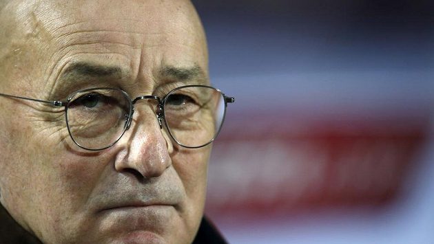 Po postupu na mistrovství světa u srbských fotbalistů nečekaně skončil trenér Slavoljub Muslin. Po postupu na mistrovství světa u srbských fotbalistů nečekaně skončil trenér Slavoljub Muslin.
