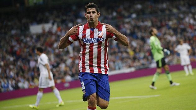 Diego Costa z Atlétika Madrid oslavuje svůj gól v městském derby proti Realu. Diego Costa z Atlétika Madrid oslavuje svůj gól v městském derby proti Realu.