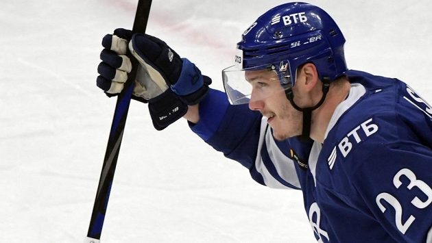 Český útočník Dmitrij Jaškin ve službách moskevského Dynama se raduje z gólu v utkání KHL proti Dinamu Riga. Český útočník Dmitrij Jaškin ve službách moskevského Dynama se raduje z gólu v utkání KHL proti Dinamu Riga.