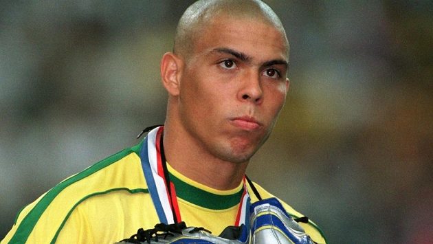 Příběh hvězdného Ronalda je i po dvaceti letech stále pro fanoušky velkou záhadou Příběh hvězdného Ronalda je i po dvaceti letech stále pro fanoušky velkou záhadou