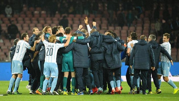Fotbalisté Lazia Řím slaví postup do finále Italského poháru. Fotbalisté Lazia Řím slaví postup do finále Italského poháru.