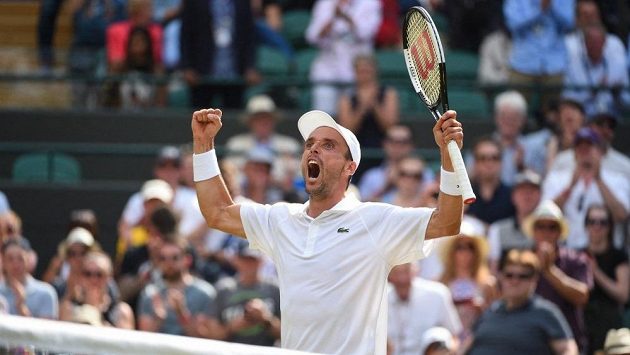 Roberto Bautista udivuje svými výkony ve Wimbledonu. Roberto Bautista udivuje svými výkony ve Wimbledonu.