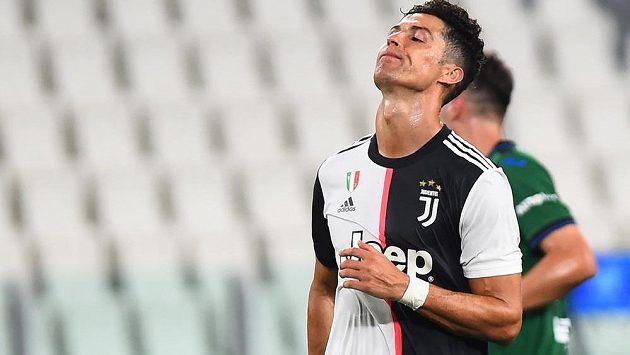 Nespokojená hvězda Juventusu Turín Cristiano Ronaldo. Nespokojená hvězda Juventusu Turín Cristiano Ronaldo.
