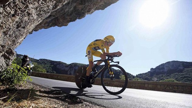 Brit Chris Froome na cestě k druhému místu ve 13. etapě Tour de France a pojištění celkového vedení v závodu. Brit Chris Froome na cestě k druhému místu ve 13. etapě Tour de France a pojištění celkového vedení v závodu.