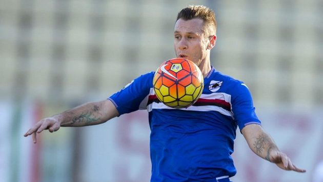 Italský útočník Antonio Cassano v dresu Sampdorie Janov. Italský útočník Antonio Cassano v dresu Sampdorie Janov.