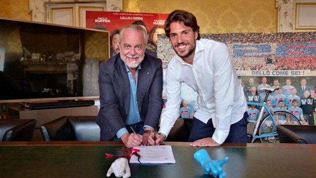 Simone Verdi (vpravo) se upsal Neapoli. Simone Verdi (vpravo) se upsal Neapoli.