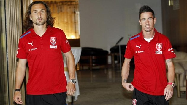 Záložník fotbalové reprezentace Petr Jiráček (vlevo) a jeho spoluhráč Milan Petržela před úvodním utkáním kvalifikace o postup na mistrovství světa v Dánsku. Záložník fotbalové reprezentace Petr Jiráček (vlevo) a jeho spoluhráč Milan Petržela před úvodním utkáním kvalifikace o postup na mistrovství světa v Dánsku.