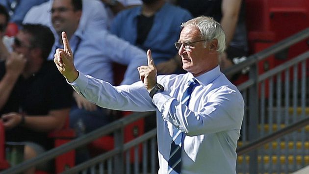 Italský trenér Claudio Ranieri bude v Leicesteru působit další dva roky. Italský trenér Claudio Ranieri bude v Leicesteru působit další dva roky.