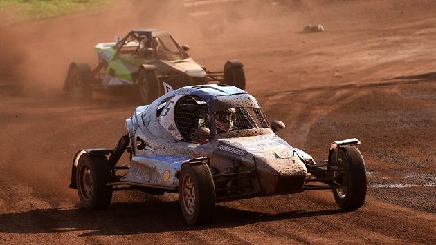 Finálová jízda Super Buggy v Nové Pace, v čele Jakub Kubíček. Finálová jízda Super Buggy v Nové Pace, v čele Jakub Kubíček.