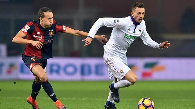 Diego Sebastian z Janova (vlevo) nahání Federica Bernardeschiho z Fiorentiny. Diego Sebastian z Janova (vlevo) nahání Federica Bernardeschiho z Fiorentiny.
