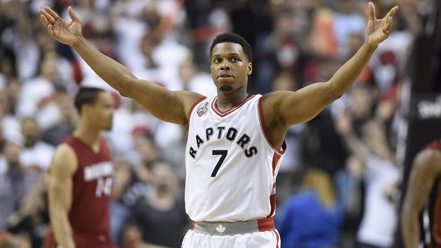 Basketbalista Toronta Kyle Lowry během sedmého utkání 2. kola play off NBA proti Miami. Basketbalista Toronta Kyle Lowry během sedmého utkání 2. kola play off NBA proti Miami.