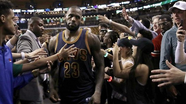 LeBron James byl opět největším tahounem Clevelandu. Proti Bostonu v prvním finále Východní konference nastřílel 38 bodů. LeBron James byl opět největším tahounem Clevelandu. Proti Bostonu v prvním finále Východní konference nastřílel 38 bodů.