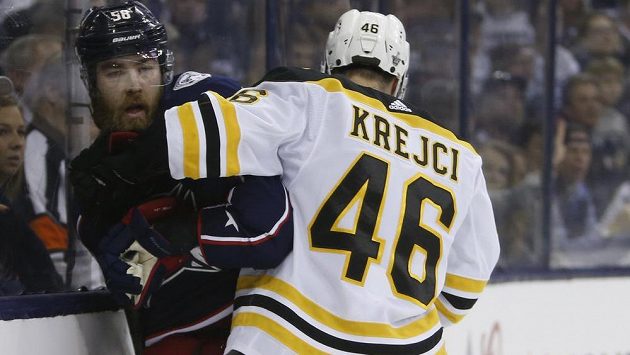 Hokejový útočník Bostonu Bruins David Krejčí v akci během utkání s Columbusem v utkání 2. kola play off NHL. Hokejový útočník Bostonu Bruins David Krejčí v akci během utkání s Columbusem v utkání 2. kola play off NHL.