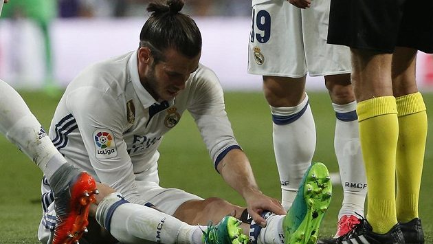 Zraněný Gareth Bale. Zraněný Gareth Bale.