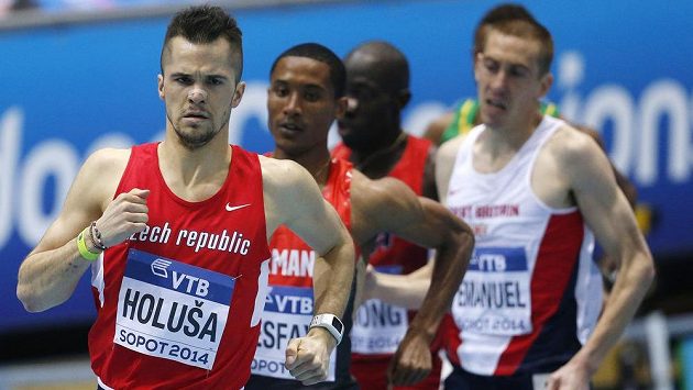 Jakub Holuša v čele rozběhu na 1500 m při halovém MS v Sopotech. Jakub Holuša v čele rozběhu na 1500 m při halovém MS v Sopotech.