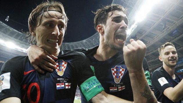 Radost Chorvatů po postupu do finále MS (zleva) Luka Modrič, Šime Vrsaljko a Ivan Rakitič. Radost Chorvatů po postupu do finále MS (zleva) Luka Modrič, Šime Vrsaljko a Ivan Rakitič.