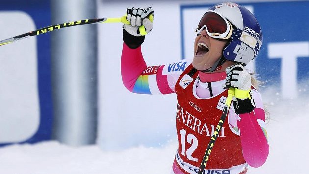 Americká lyžařka Lindsey Vonnová slaví vítězství ve sjezdu v Lake Louise. Americká lyžařka Lindsey Vonnová slaví vítězství ve sjezdu v Lake Louise.