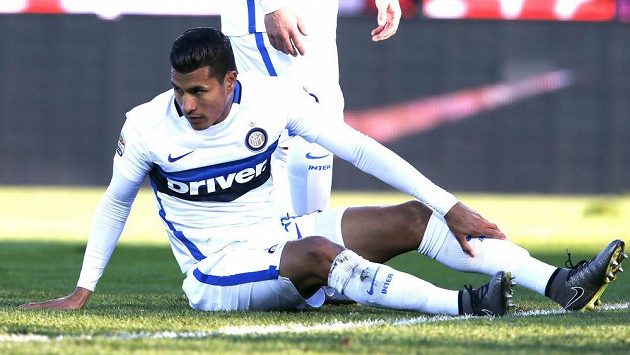 Fotbalista Interu Milán Jeison Murillo poté, co si dal vlastní gól v duelu s Bergamem. Fotbalista Interu Milán Jeison Murillo poté, co si dal vlastní gól v duelu s Bergamem.