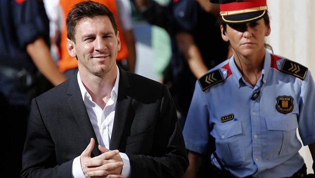 Lionell Messi půjde ve Španělsku kvůli daním přece jen před soud. Lionell Messi půjde ve Španělsku kvůli daním přece jen před soud.