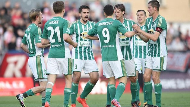 Radost fotbalistů Bohemians po vyrovnání ve vršovickém derby se Slavií, které se hrálo v 27. kole ePojištění ligy. Ilustrační snímek. Radost fotbalistů Bohemians po vyrovnání ve vršovickém derby se Slavií, které se hrálo v 27. kole ePojištění ligy. Ilustrační snímek.