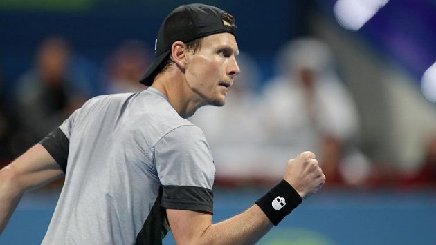 Tomáš Berdych během finále v Dauhá proti Robertu Bautistovi. Tomáš Berdych během finále v Dauhá proti Robertu Bautistovi.