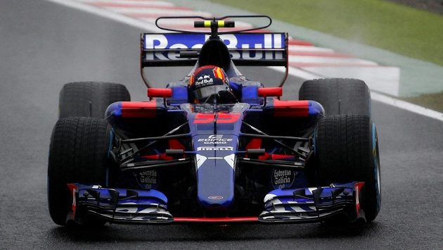 Carlos Sainz Jr. z Torro Rosso vystřídá Jolyona Palmera po Velké ceně Japonska u stáje Renault. Carlos Sainz Jr. z Torro Rosso vystřídá Jolyona Palmera po Velké ceně Japonska u stáje Renault.