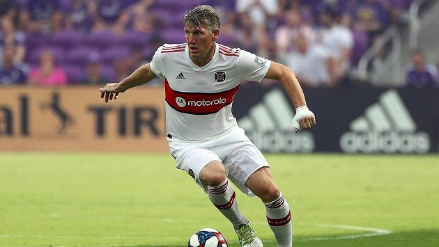 Slavný Bastian Schweinsteiger se rozloučil s fotbalovou kariérou. Slavný Bastian Schweinsteiger se rozloučil s fotbalovou kariérou.