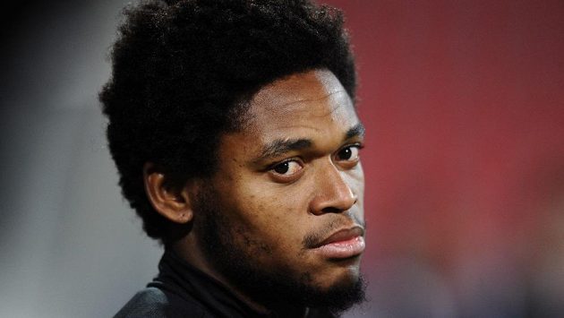 Útočník Luiz Adriano míří do AC Milán. Útočník Luiz Adriano míří do AC Milán.
