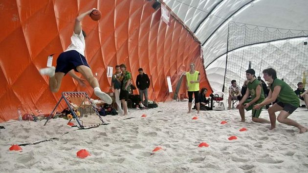 Turnaj v plážovém tchoukballu se odehraje v Praze. Turnaj v plážovém tchoukballu se odehraje v Praze.