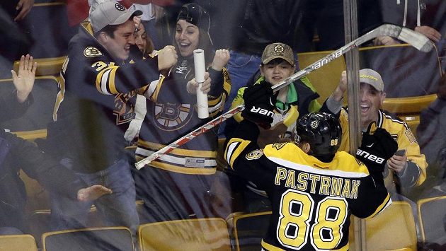Bostonský útočník david Pastrňák se raduje z gólu proti Detroitu. Bostonský útočník david Pastrňák se raduje z gólu proti Detroitu.