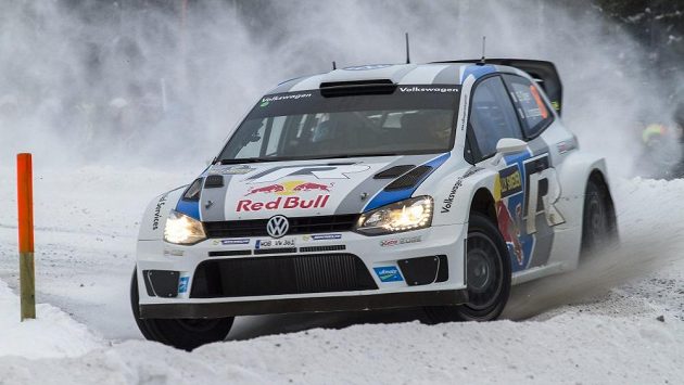 Sníh na Švédské rallye zatím nejvíce vyhovuje Francouzi Sébastienu Ogierovi na Volkswagenu. Sníh na Švédské rallye zatím nejvíce vyhovuje Francouzi Sébastienu Ogierovi na Volkswagenu.