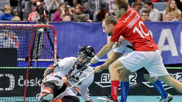 Zprava Jannik Wede Trolle z Dánska, Adam Widercrantz z Estonska a brankář Dánska Mike Trolle. Zprava Jannik Wede Trolle z Dánska, Adam Widercrantz z Estonska a brankář Dánska Mike Trolle.