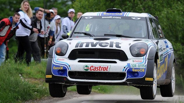 Václav Pech s Mini John Cooperem Work 2000 během Rallye Český Krumlov při rychlostní zkoušce zvané Col de Svatý Ján u obce Malče. Václav Pech s Mini John Cooperem Work 2000 během Rallye Český Krumlov při rychlostní zkoušce zvané Col de Svatý Ján u obce Malče.