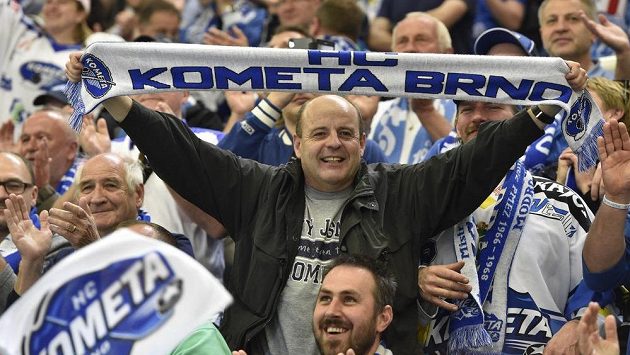 Brněnští fanoušci se radují z vítězství. Brněnští fanoušci se radují z vítězství.