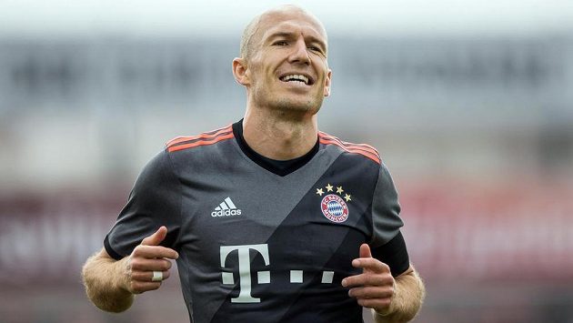 Záložník Bayernu Mnichov Arjen Robben se znovu zranil. Záložník Bayernu Mnichov Arjen Robben se znovu zranil.