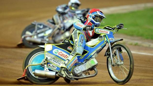 Aleš Dryml v plném tempu na trati při finále extraligy družstev v Pardubicích. Aleš Dryml v plném tempu na trati při finále extraligy družstev v Pardubicích.