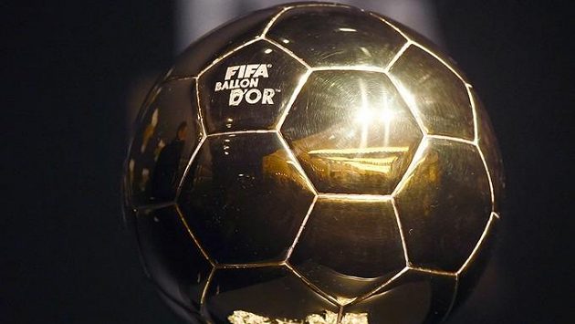 Zlatý míč pro nejlepšího fotbalistu světa nebude letos kvůli pandemii koronaviru udělen. Zlatý míč pro nejlepšího fotbalistu světa nebude letos kvůli pandemii koronaviru udělen.